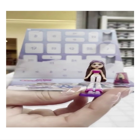 MGA's miniverse Mini Bratz Series 1 Advent Calendar 25 Surprises! - Picture 6 of 9